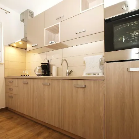 4 Stars Apartments-pikula Apartment