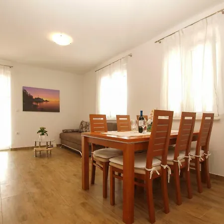 4 Stars Apartments-pikula * Fazana