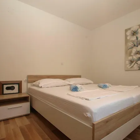 4 Stars Apartments-pikula