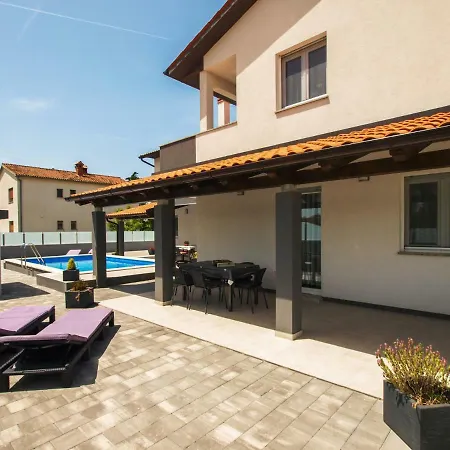 4 Stars Apartments-pikula Apartment Fazana