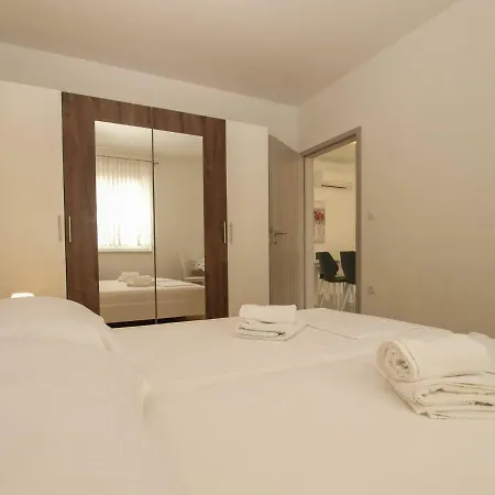 4 Stars Apartments-pikula Apartment Fazana
