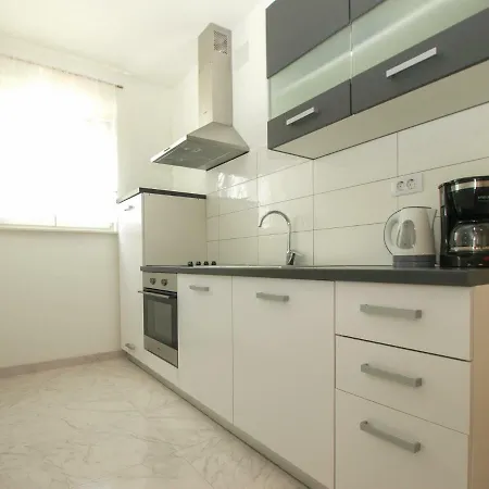 4 Stars Apartments-pikula Apartment