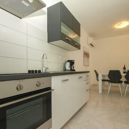 4 Stars Apartments-pikula *