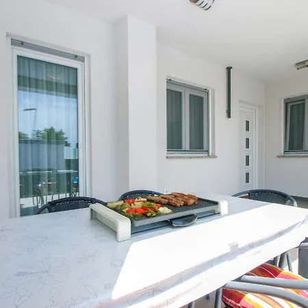 4 Stars Apartments-pikula Apartment