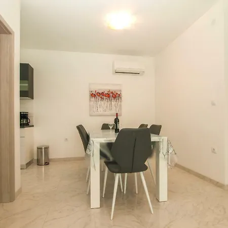 4 Stars Apartments-pikula Apartment *