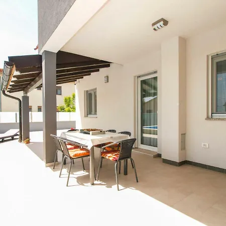 4 Stars Apartments-pikula *