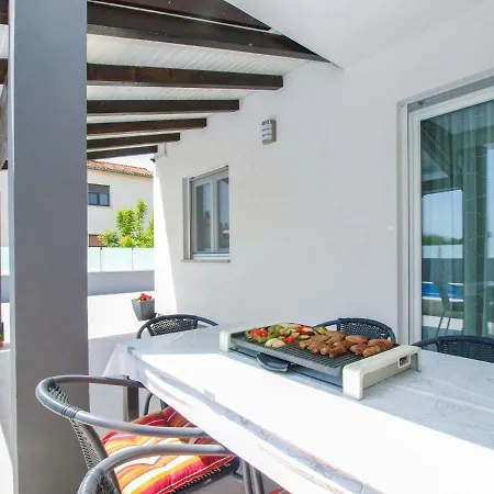 4 Stars Apartments-pikula Apartment Fazana