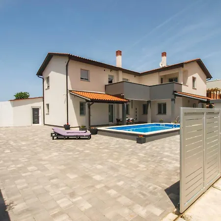 4 Stars Apartments-pikula Apartman Fažana