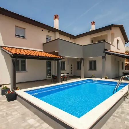 4 Stars Apartments-pikula *
