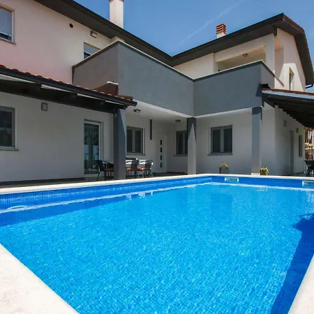 4 Stars Apartments-pikula Apartment *