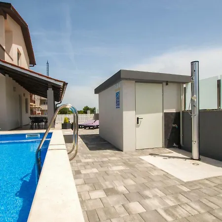 4 Stars Apartments-pikula * Fazana