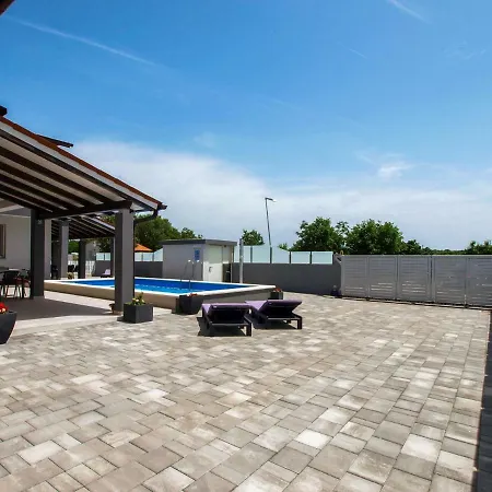 4 Stars Apartments-pikula Apartment *