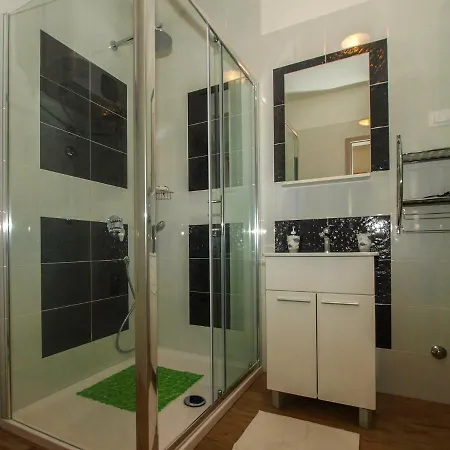 4 Stars Apartments-pikula Apartment
