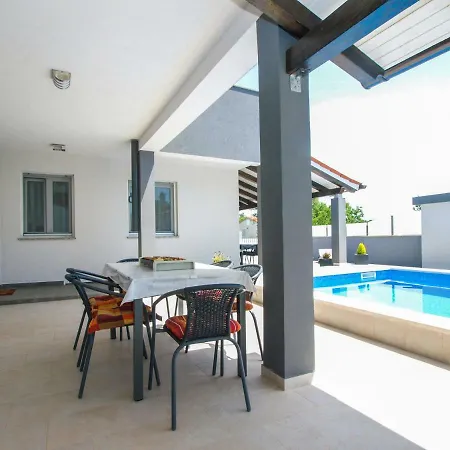 4 Stars Apartments-pikula Apartment Fazana