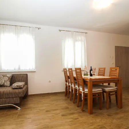 4 Stars Apartments-pikula Apartman Fažana
