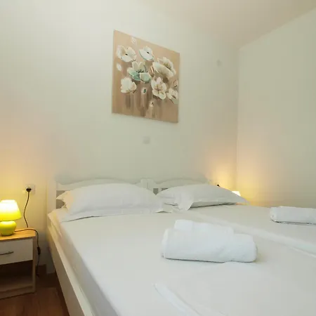 4 Stars Apartments-pikula Apartman