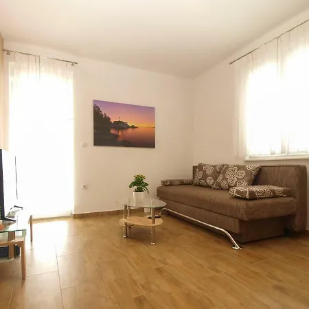 4 Stars Apartments-pikula Apartman
