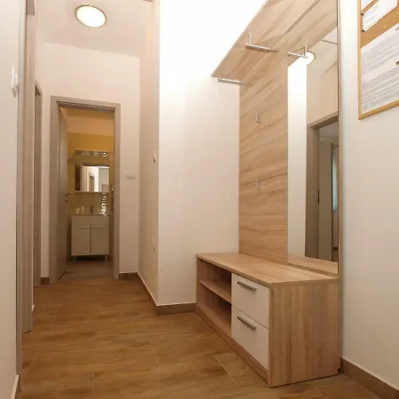 4 Stars Apartments-pikula Apartman *
